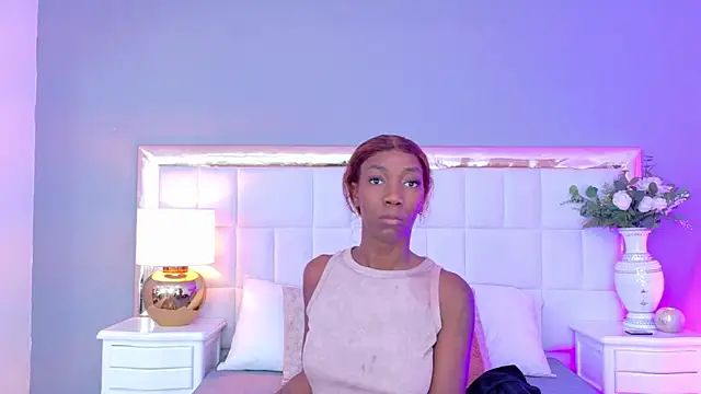 MadeleineHocker online show from November 12, 1:33 pm