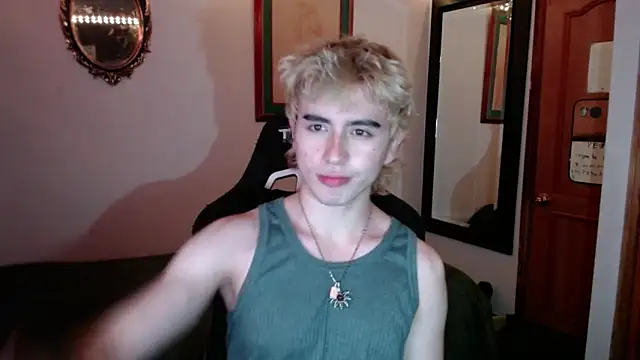 Snapshot of DanteObscuro chatting on November 15, 7:49 am DanteObscuro online show from November 15, 7:49 am