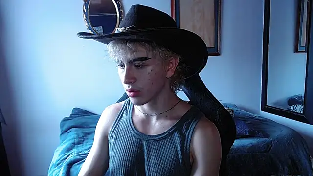 Snapshot of DanteObscuro chatting on November 19, 8:20 pm DanteObscuro online show from November 19, 8:20 pm