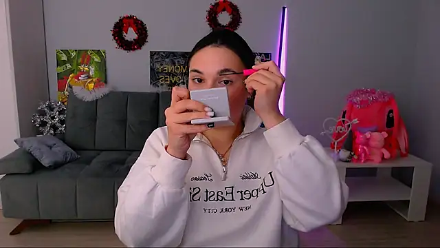 queenofthesense  online show from December 5, 5:09 pm