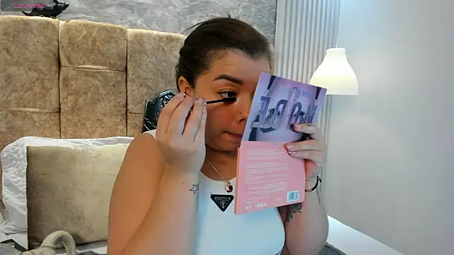 leilapons online show from October 31, 5:03 pm