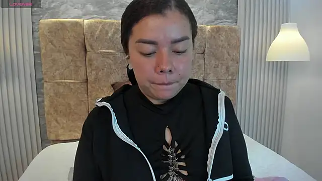 leilapons online show from November 22, 5:12 pm