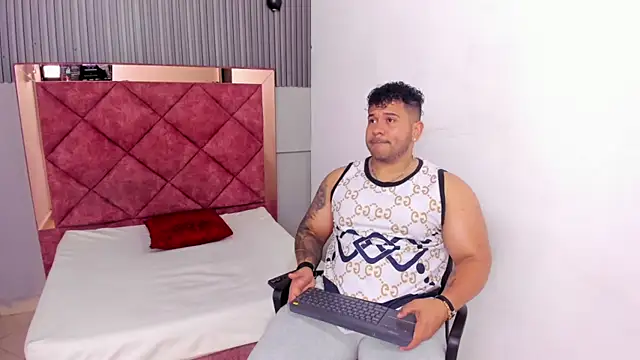 Snapshot of michael_hill1 chatting on September 10, 7:25 pm michael hill1 online show from September 10, 7:25 pm