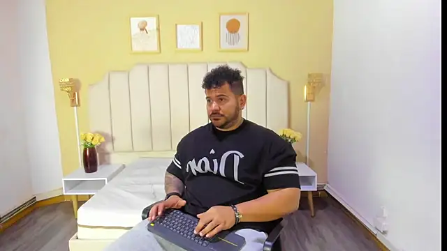 Snapshot of michael_hill1 chatting on October 1, 7:53 pm michael hill1 online show from October 1, 7:53 pm