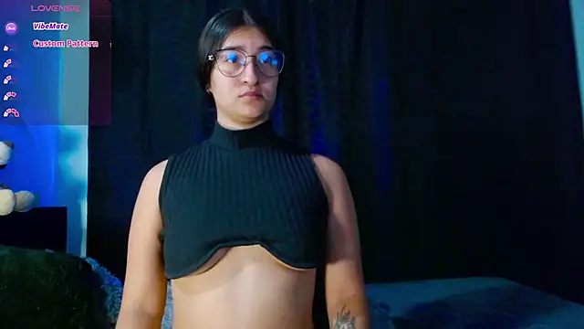 Snapshot of EVAH_LEE_ chatting on October 17, 3:42 am EVAH LEE online show from October 17, 3:42 am