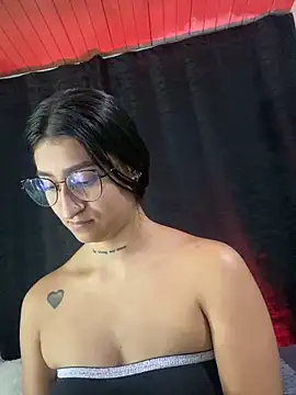 Snapshot of EVAH_LEE_ chatting on October 31, 3:51 am EVAH LEE online show from October 31, 3:51 am