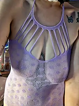 PeachyAriel online show from April 13, 2:28 am