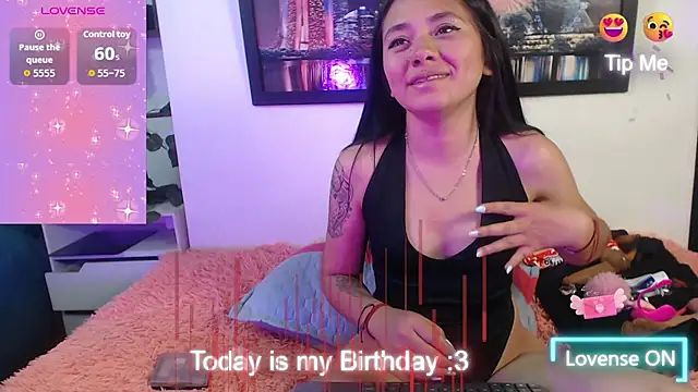 Snapshot of hellenngp chatting on November 12, 8:19 pm hellenngp online show from November 12, 8:19 pm