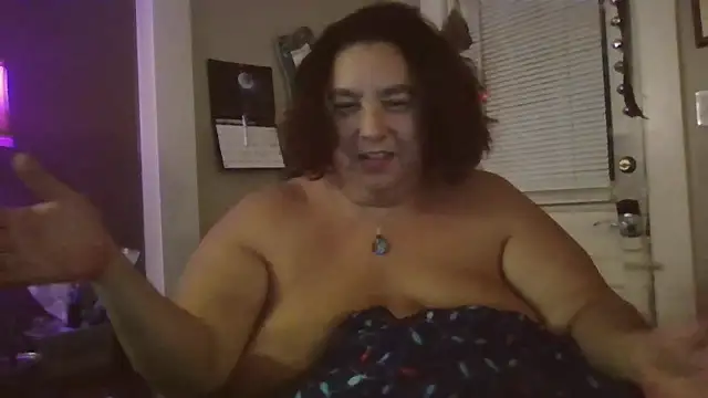 lil-gemini-hippy online show from December 4, 4:00 am