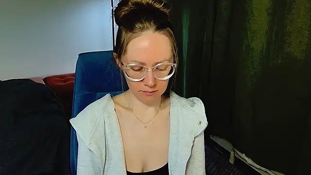Snapshot of _Goldilocks_ chatting on September 27, 7:24 am  Goldilocks  online show from September 27, 7:24 am