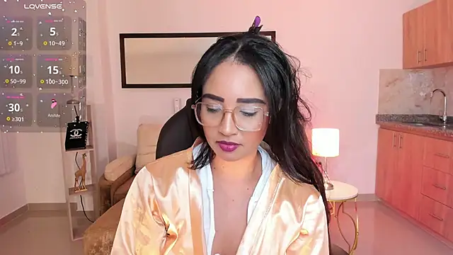 Snapshot of Sharon_breezee chatting on September 28, 4:40 am Sharon breezee online show from September 28, 4:40 am