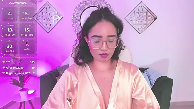 Snapshot of Sharon_breezee chatting on October 5, 2:04 pm Sharon breezee online show from October 5, 2:04 pm