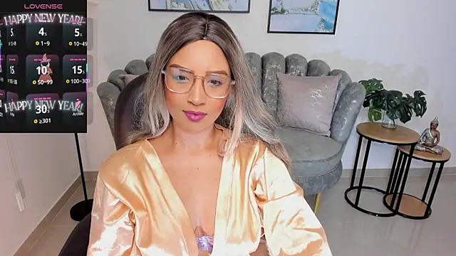 Snapshot of Sharon_breezee chatting on October 14, 4:24 am Sharon breezee online show from October 14, 4:24 am