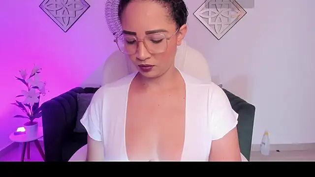 Snapshot of Sharon_breezee chatting on October 17, 3:53 am Sharon breezee online show from October 17, 3:53 am