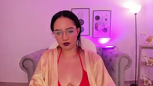 Snapshot of Sharon_breezee chatting on December 4, 4:55 am Sharon breezee online show from December 4, 4:55 am