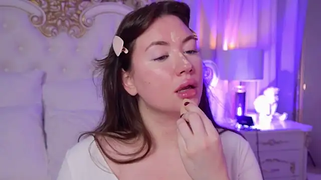 Snapshot of MeganStrain chatting on December 4, 3:16 am MeganStrain online show from December 4, 3:16 am