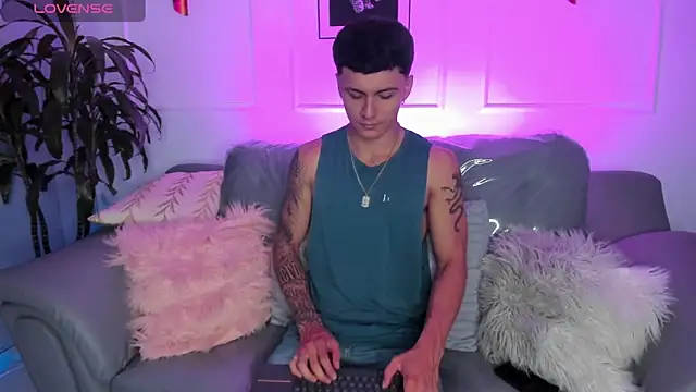 Leo santoro online show from February 13, 1:40 pm