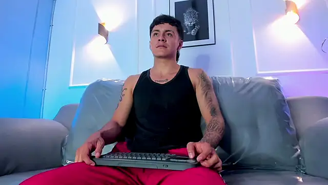 Leo santoro online show from April 6, 1:23 pm