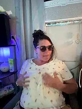 Snapshot of petalsexy chatting on October 25, 1:57 am petalsexy online show from October 25, 1:57 am