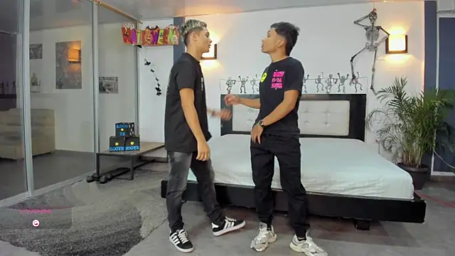 Bisexlifehot   online show from October 10, 10:53 pm