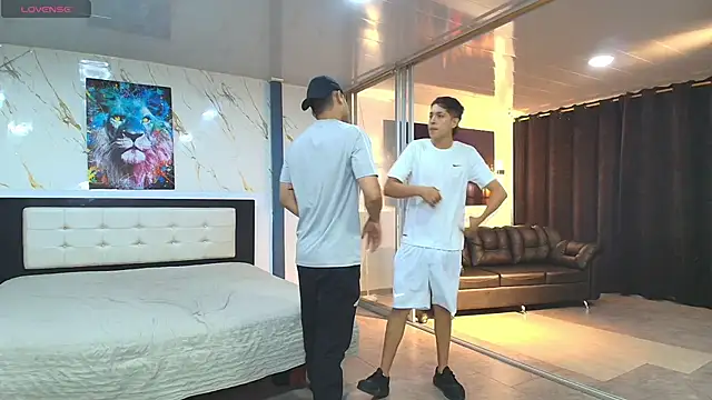 Bisexlifehot   online show from April 21, 11:07 pm