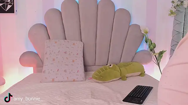 Amy Bunnie 18 online show from April 20, 8:54 pm
