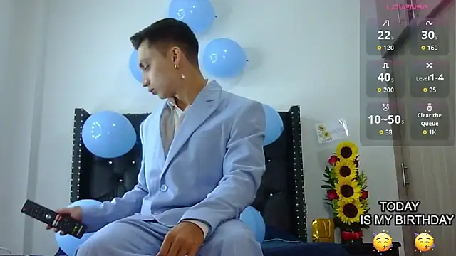 Snapshot of alejo_g23 chatting on October 16, 10:00 pm alejo g23 online show from October 16, 10:00 pm