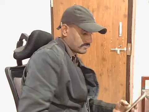 krishjaat43 online show from December 4, 6:23 am