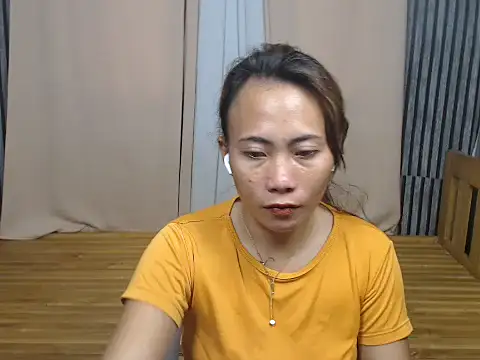 Snapshot of joanpetite chatting on October 30, 12:01 am joanpetite online show from October 30, 12:01 am