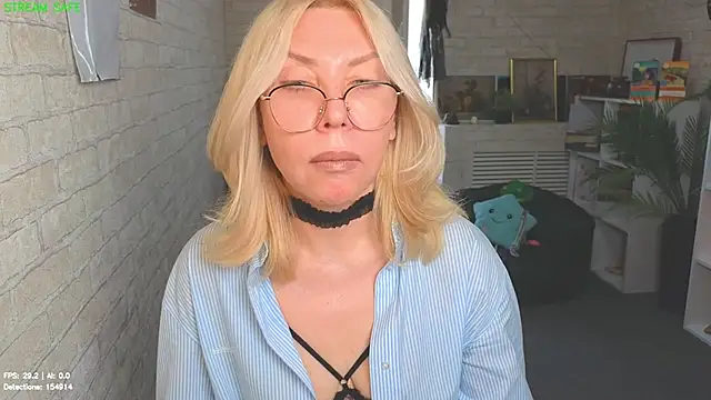 Snapshot of Wendy_Waves chatting on July 9, 12:53 pm Wendy Waves online show from July 9, 12:53 pm