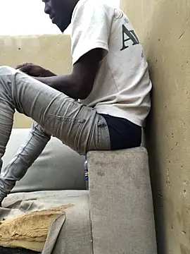 cuminsidebby online show from April 12, 6:51 am