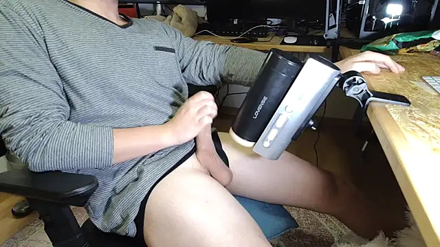 Snapshot of BenReich chatting on October 18, 10:10 pm BenReich online show from October 18, 10:10 pm