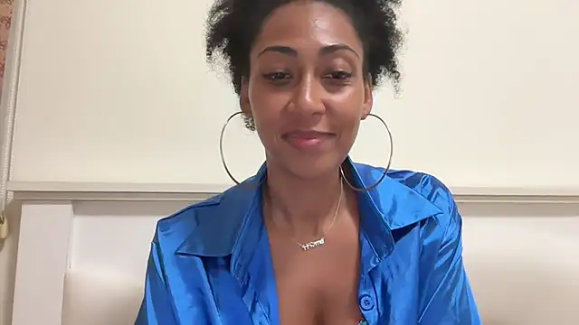 Snapshot of Vaylisse chatting on October 28, 6:32 pm Vaylisse online show from October 28, 6:32 pm