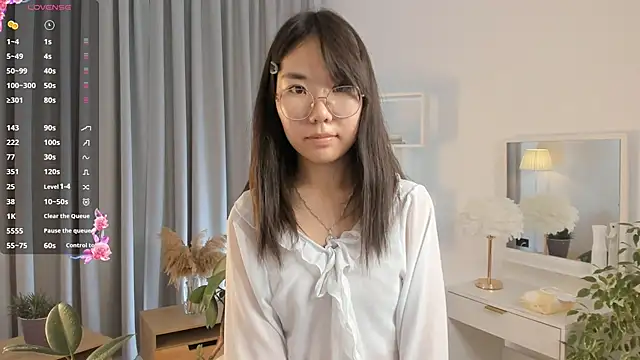 UdelaDodson online show from September 13, 3:12 pm