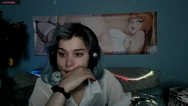 Snapshot of SophieAsh chatting on October 7, 7:49 am SophieAsh online show from October 7, 7:49 am