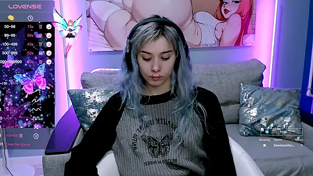 Snapshot of SophieAsh chatting on October 18, 7:09 am SophieAsh online show from October 18, 7:09 am