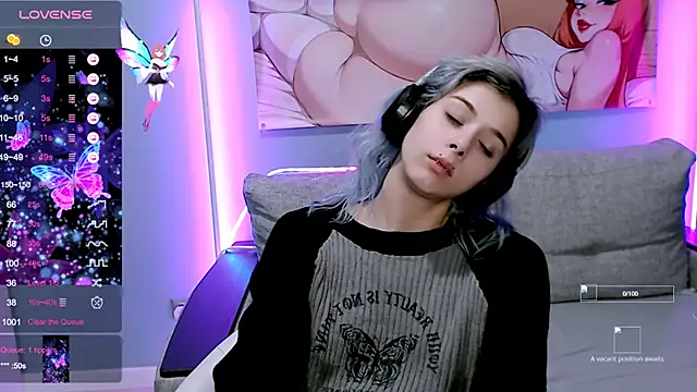 Snapshot of SophieAsh chatting on October 18, 7:25 pm SophieAsh online show from October 18, 7:25 pm