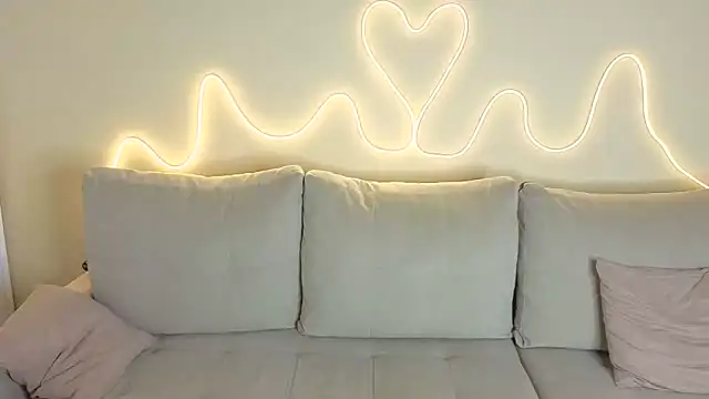 KathrynBrooks online show from April 21, 5:28 pm