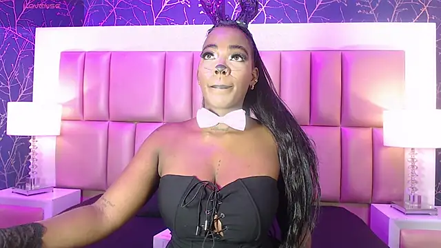 Snapshot of ReinaMiah chatting on October 31, 3:40 am ReinaMiah online show from October 31, 3:40 am