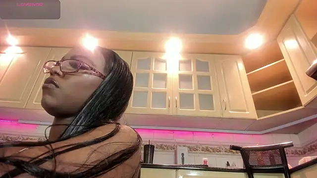 Snapshot of ReinaMiah chatting on November 7, 3:39 am ReinaMiah online show from November 7, 3:39 am