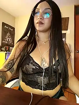 FallsForHerSmile online show from April 23, 5:52 am