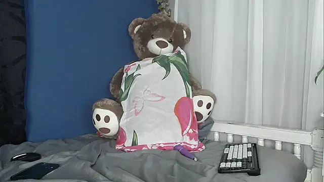 Snapshot of lishainparis18 chatting on February 10, 7:18 pm lishainparis18 online show from February 10, 7:18 pm