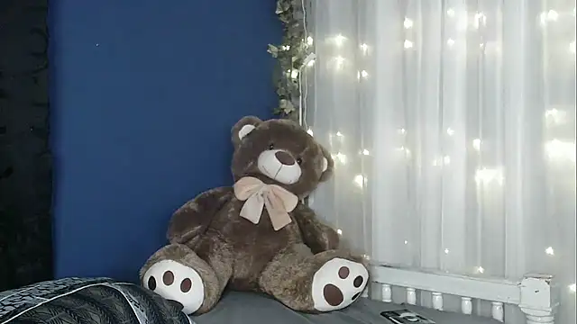 Snapshot of lishainparis18 chatting on March 6, 12:01 pm lishainparis18 online show from March 6, 12:01 pm