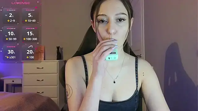 white liillyy online show from April 8, 10:21 pm