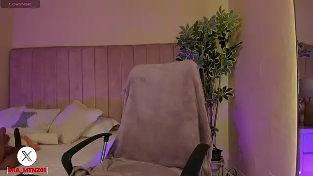 Mia mtnz02 online show from November 25, 12:21 am