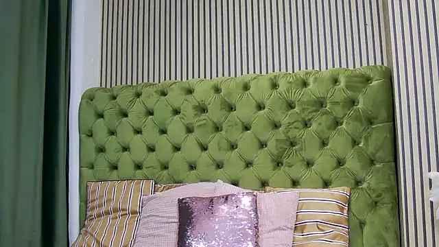 LunaHart online show from December 1, 3:50 pm