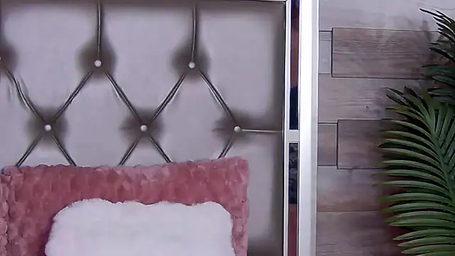 LunaHart online show from April 23, 5:19 am