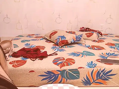 Snapshot of Cherry__99 chatting on December 1, 7:57 am Cherry 99 online show from December 1, 7:57 am