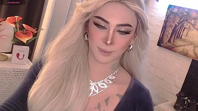 Snapshot of Your_valentina_goddess chatting on September 19, 2:57 am Your valentina goddess online show from September 19, 2:57 am