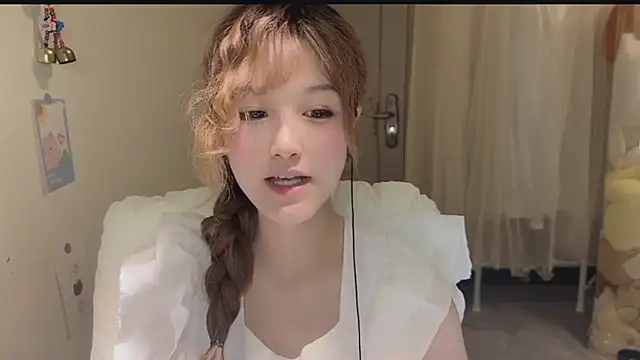 Snapshot of FuFu-puff chatting on October 6, 12:13 pm FuFu-puff online show from October 6, 12:13 pm